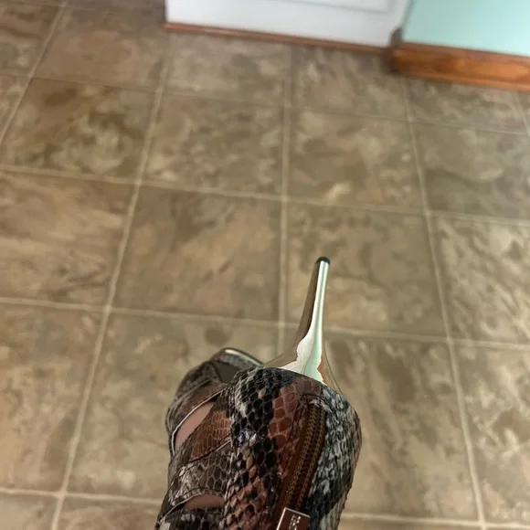 NWOT Stylish Snakeskin Stiletto Heels - Picture 5 of 13